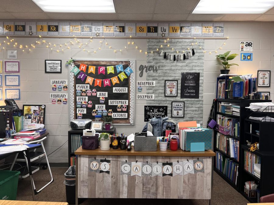 A decorated teachers desk. Kaylie Redhead photo.