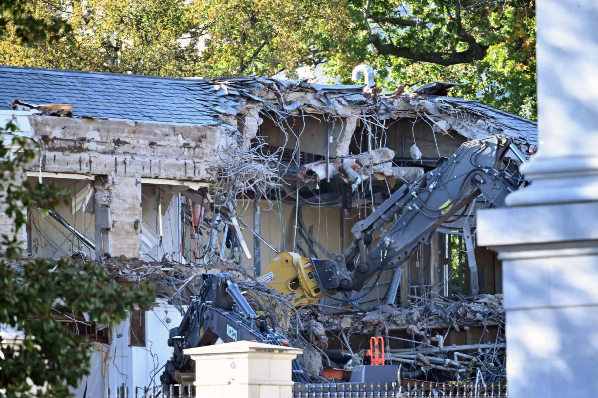 Heavy machinery tears down a section of the East Wing of the White House as construction begins on President Donald Trump's planned ballroom, in Washington, DC, on October 20, 2025. US President Donald Trump held a glitzy dinner October 15, 2025 to thank billionaires and top companies for donating to the new $250 million ballroom he is building at the White House. The guests included representatives from tech firms like Amazon, Apple, Meta, Google, Microsoft and Palantir and defense giant Lockheed Martin, according to US media citing a White House guest list. (Photo by Pedro UGARTE / AFP) (Photo by PEDRO UGARTE/AFP via Getty Images)