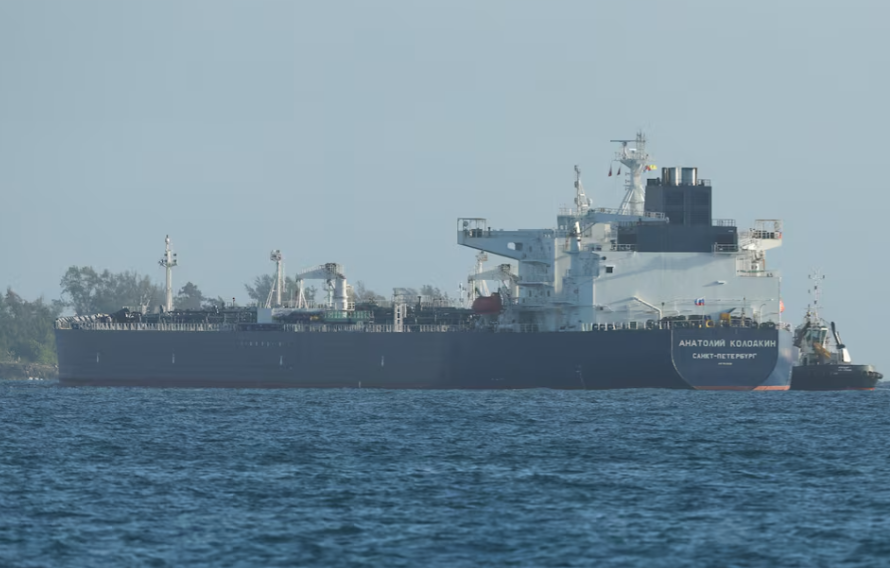 The Anatoly Kolodkin arrives in Matanzas Bay, Cuba. Photo courtesy of Reuters/  Norlys Perez.